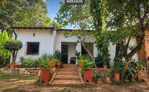 House in Areguá, Central Department, Paraguay 1