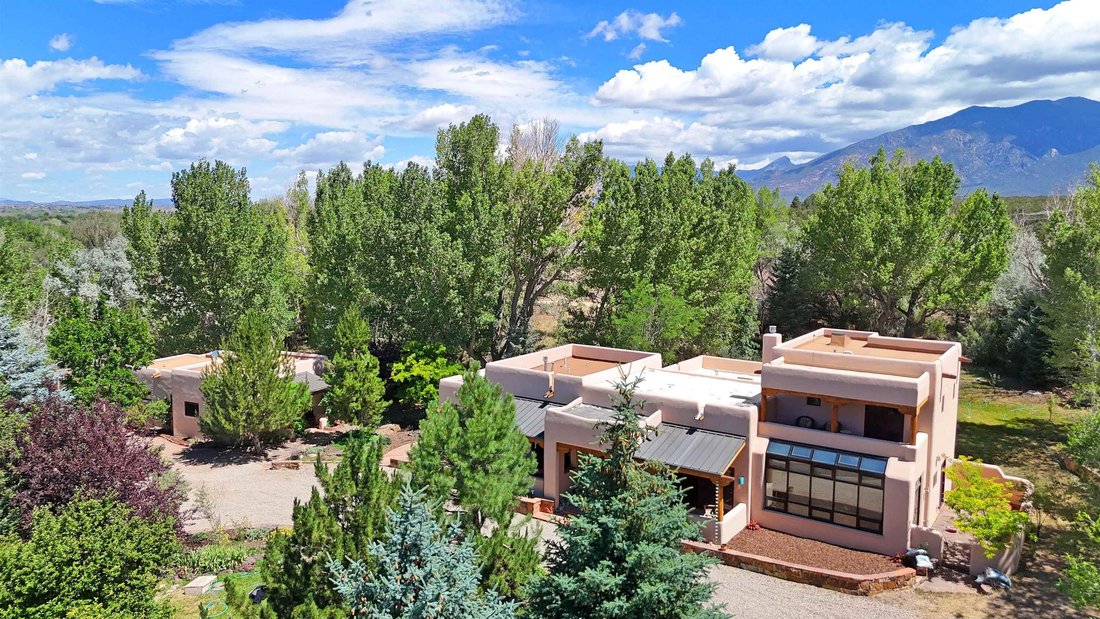 House in Taos, New Mexico, United States 1 - 18888473