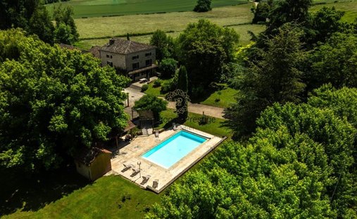 House in Centre Ville, Tournus, France 1