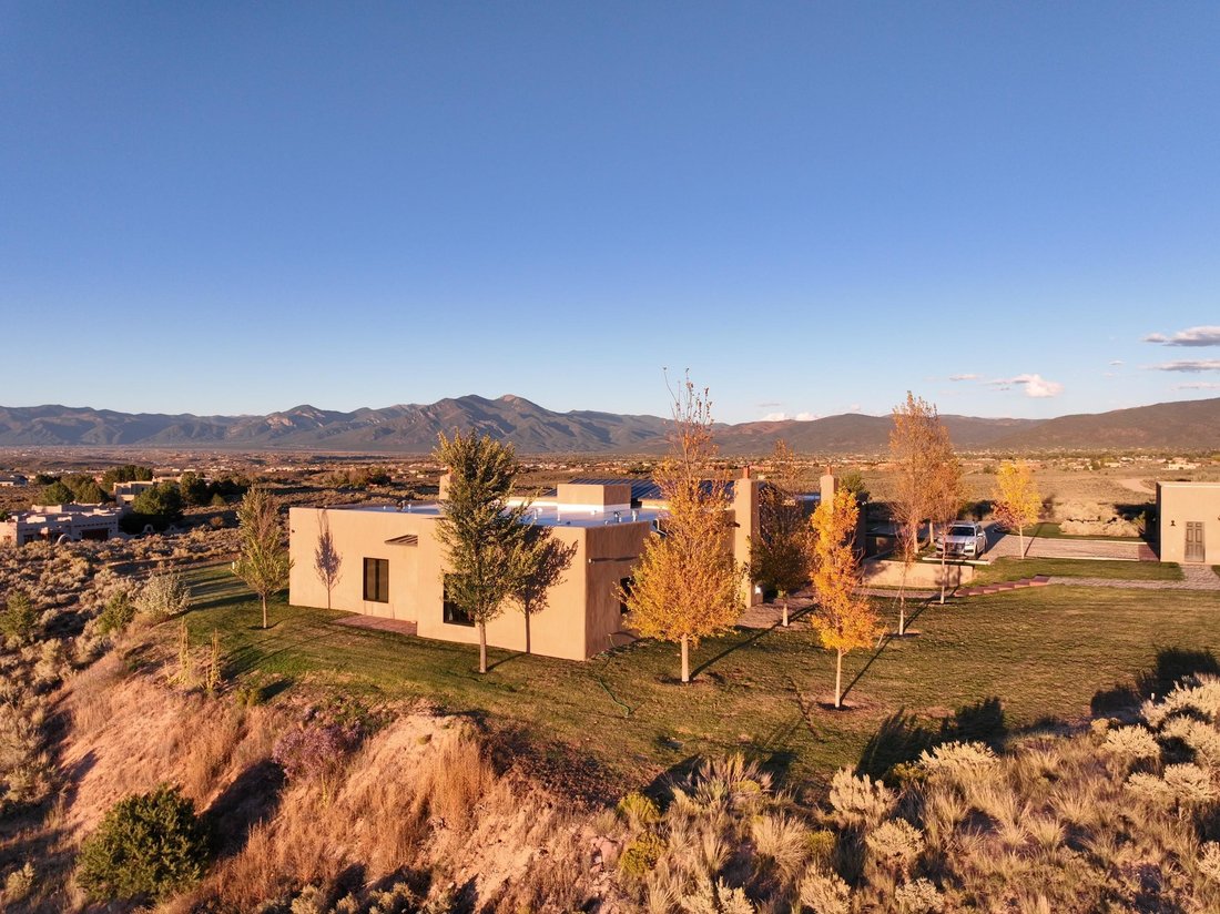 House in Ranchos de Taos, New Mexico, United States 1 - 18888146