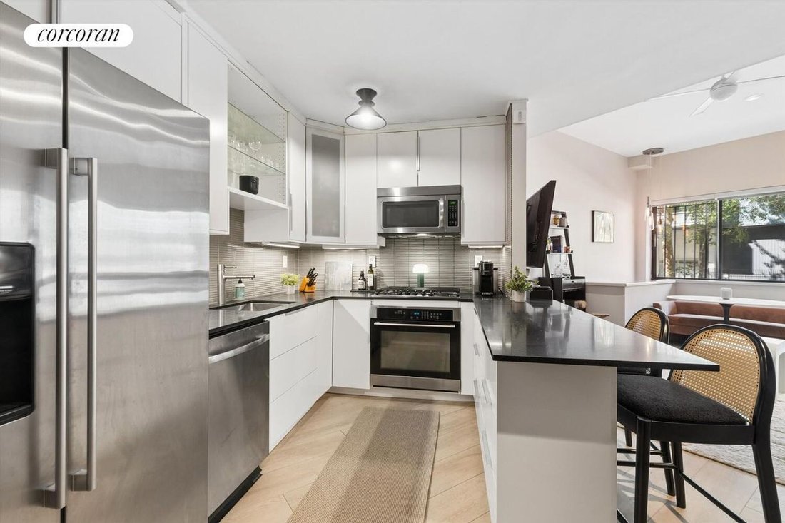 Co Op in New York, New York, United States 4 - 18885194