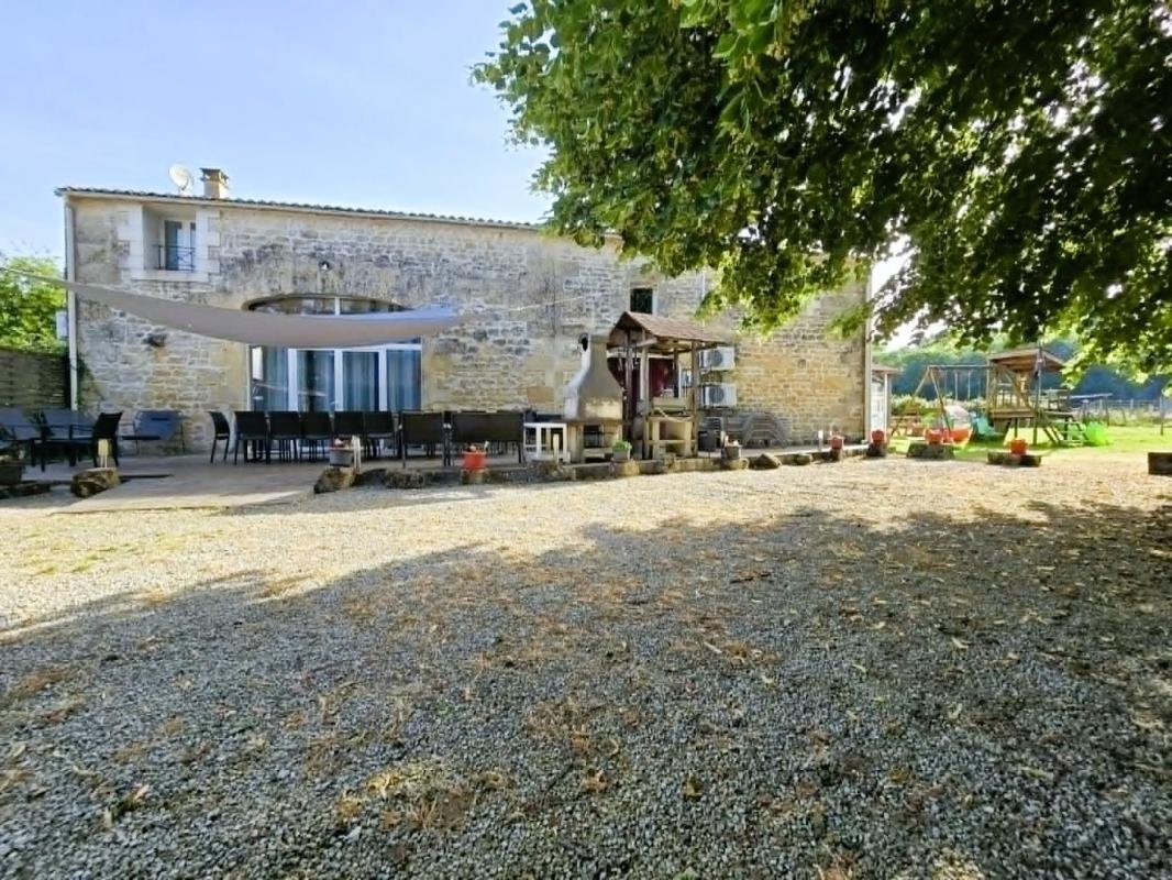 Casa a Saint-Quantin-de-Rancanne, Nuova Aquitania, Francia 1 - 18884655