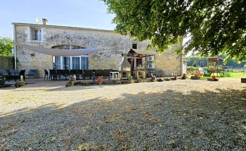 House in Saint-Quantin-de-Rancanne, Nouvelle-Aquitaine, France 1