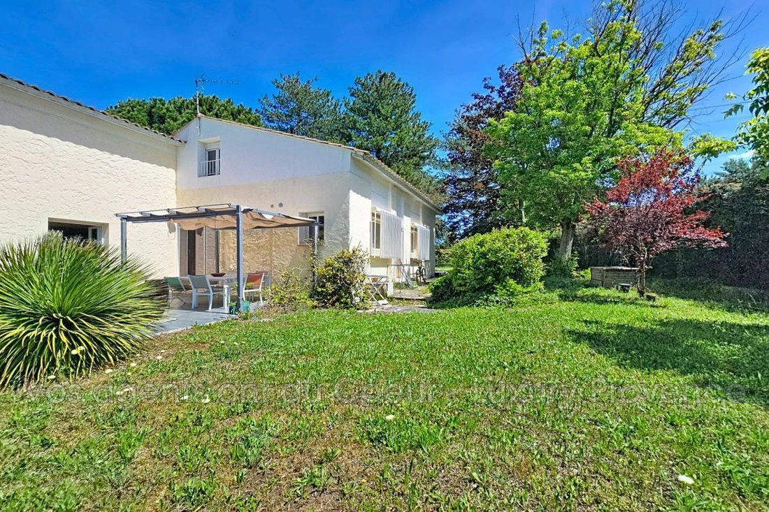 Casa en Bouc-Bel-Air, Provenza-Alpes-Costa Azul, Francia 1 - 18881642