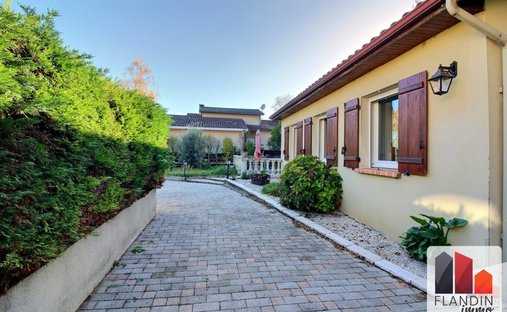House in Yvours, Irigny, France 1