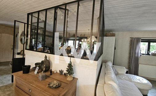 Casa a Nord Ouest et Sud, Fismes, Francia 1