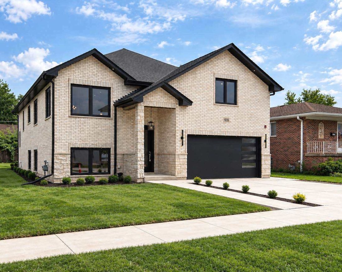 House in Des Plaines, Illinois, United States 1 - 18889816