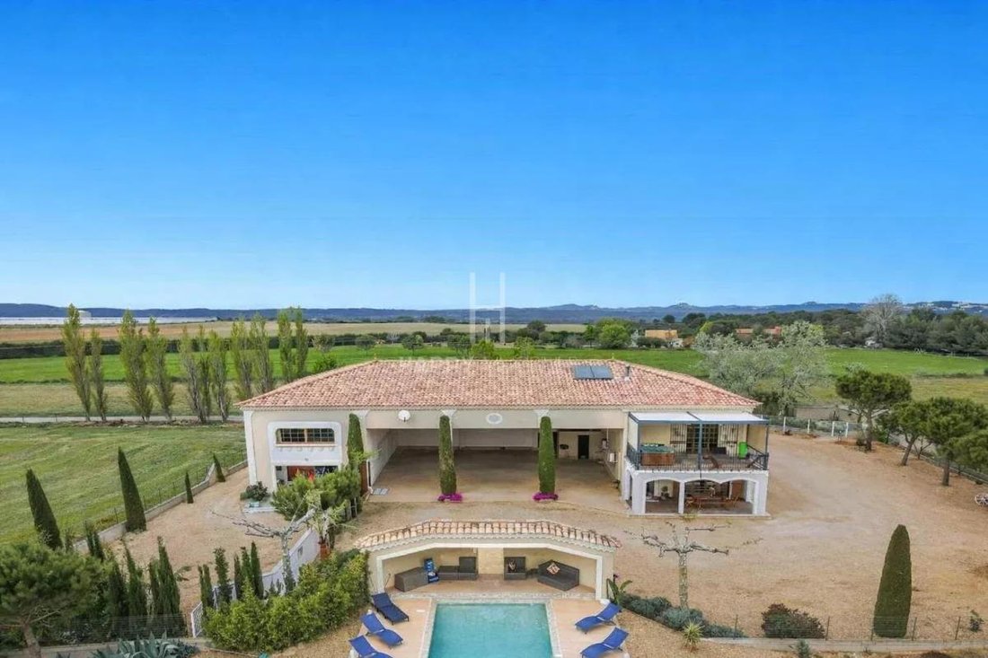 Casa en Arles, Provenza-Alpes-Costa Azul, Francia 1 - 18882156