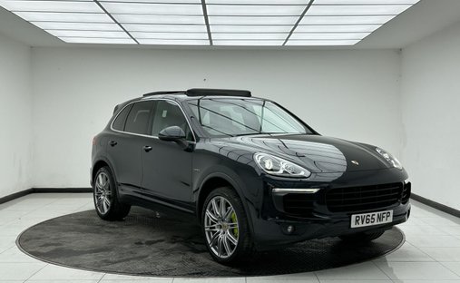 Porsche Cayenne 3.0 V6 E-Hybrid S SUV 5dr Petrol Plug-in Hybrid TiptronicS 4WD Euro 6 (s/s) (416 ps) in Chesham, United Kingdom 1