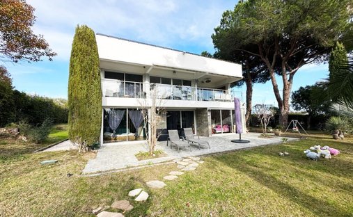 Maison à Bois Fleuri-Chevre d'Or-Saint Philippe, Biot, France 1