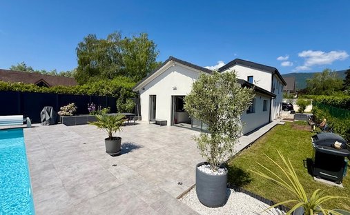 Maison à Divonne-les-Bains, Auvergne-Rhône-Alpes, France 1