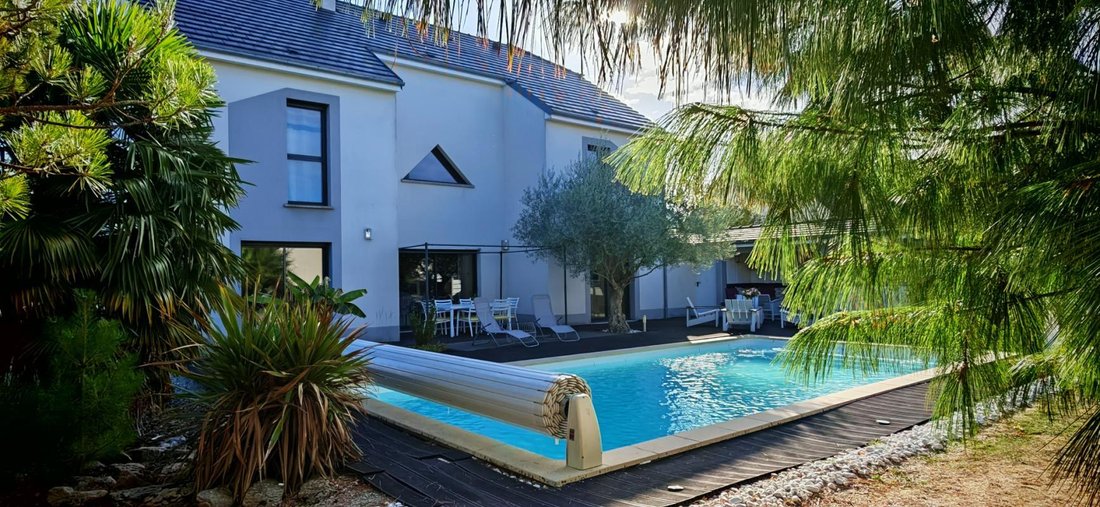 Villa à Saint-Julien-les-Villas, Grand Est, France 2 - 18880559