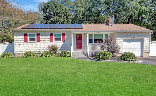 House in Holtsville, New York, United States 1