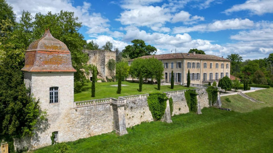 Castello a Montréal, Occitania, Francia 2 - 18884258