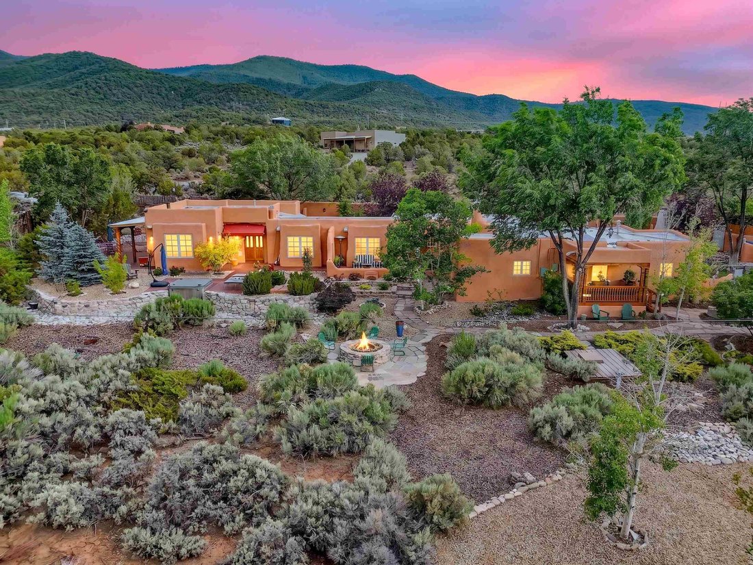 House in Taos, New Mexico, United States 1 - 18888651