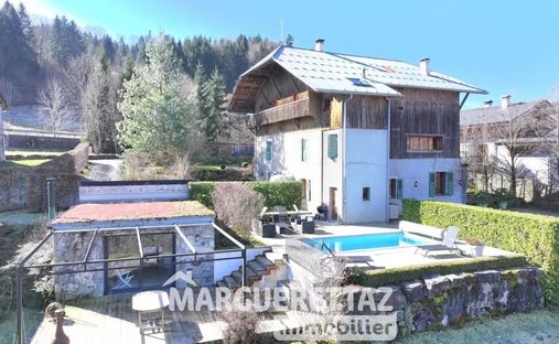 Country House in La Riviere-Enverse, Auvergne-Rhône-Alpes, France 1