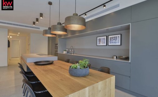Apartment in Herzliya, Tel Aviv District, Israel 1