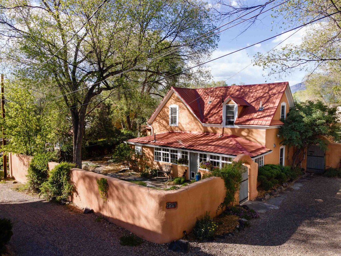 House in Taos, New Mexico, United States 1 - 18888233