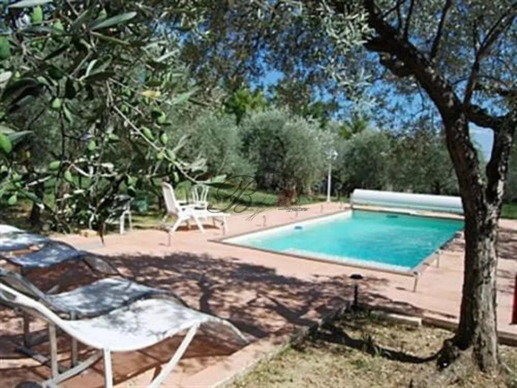 Villa en La Motte-d'Aigues, Provenza-Alpes-Costa Azul, Francia 1 - 18882845