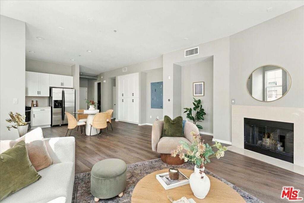 Condo in Los Angeles, California, United States 5 - 18517140