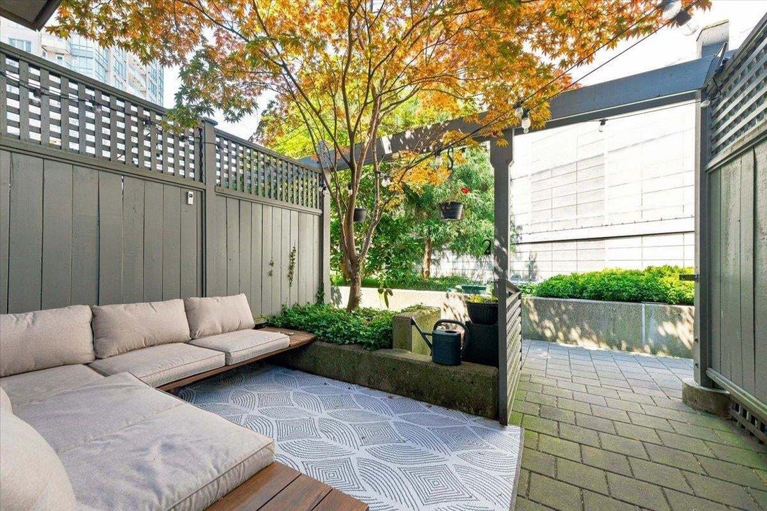 Townhouse in Vancouver, British Columbia, Canada 4 - 18643534