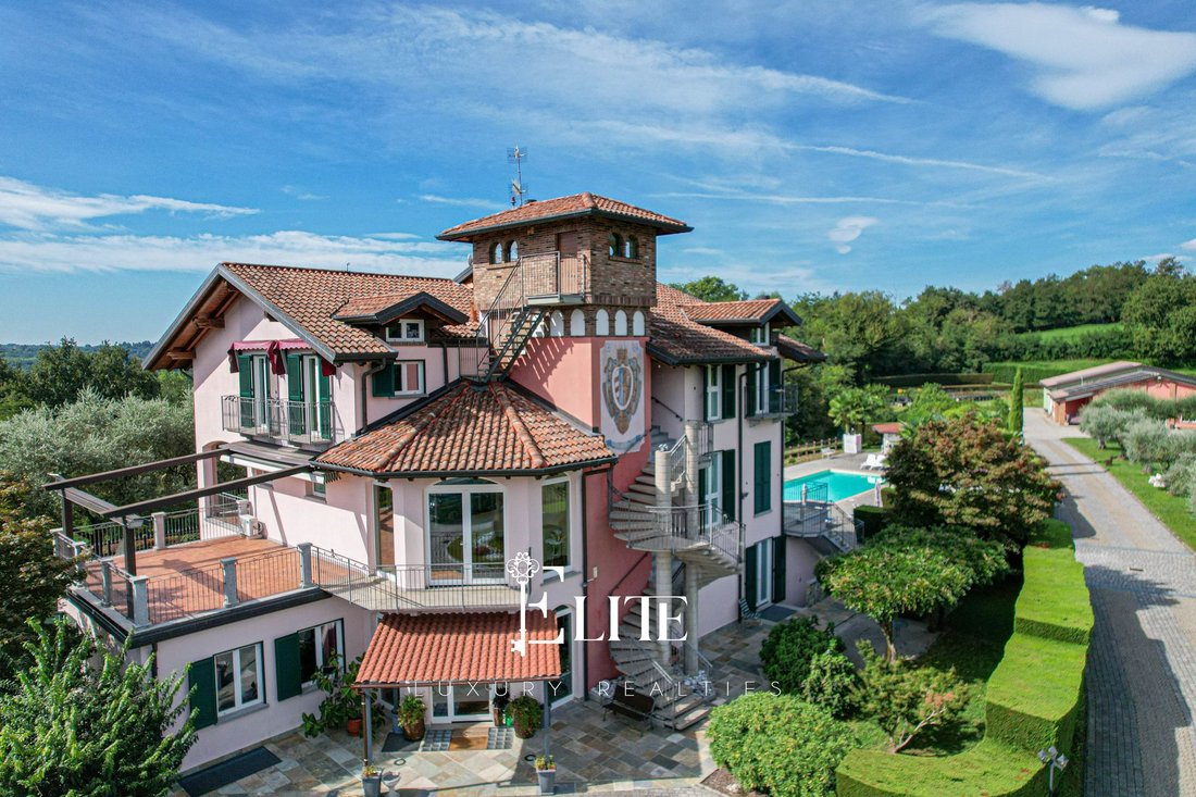 Villa in Bardello mit Malgesso und Bregano, Lombardei, Italien 1 - 18894301