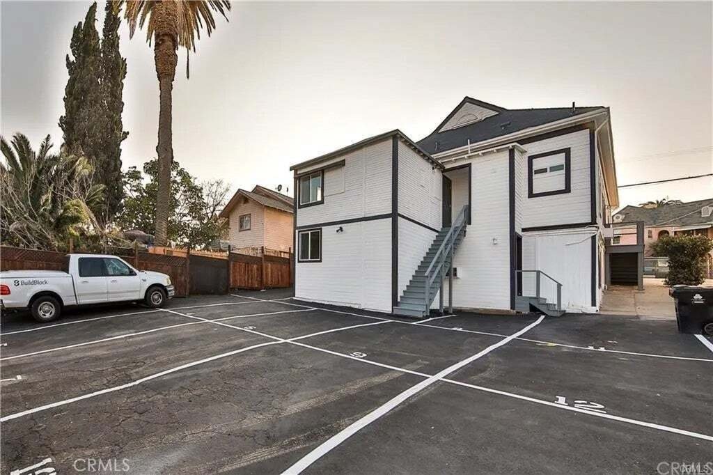 Los Angeles, California, United States 2 - 18893928