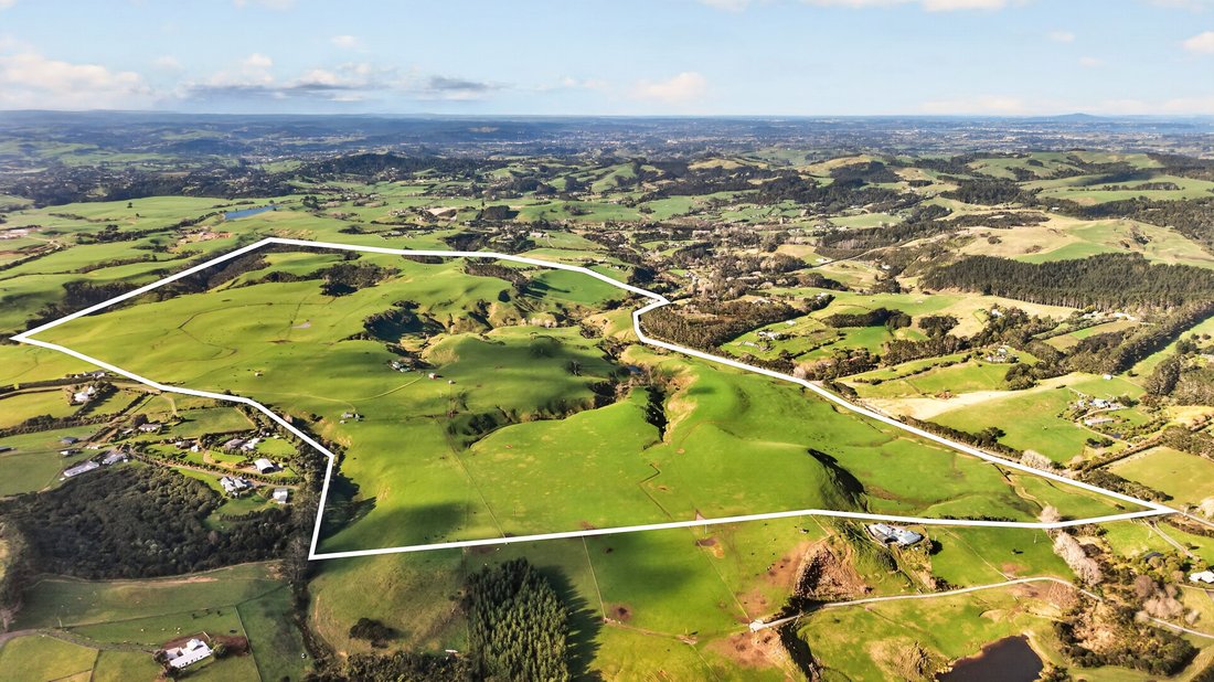 Farm Ranch in Muriwai, Auckland, New Zealand 4 - 18894341