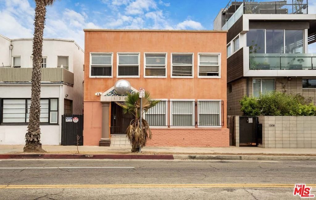 Los Angeles, California, United States 2 - 18893095