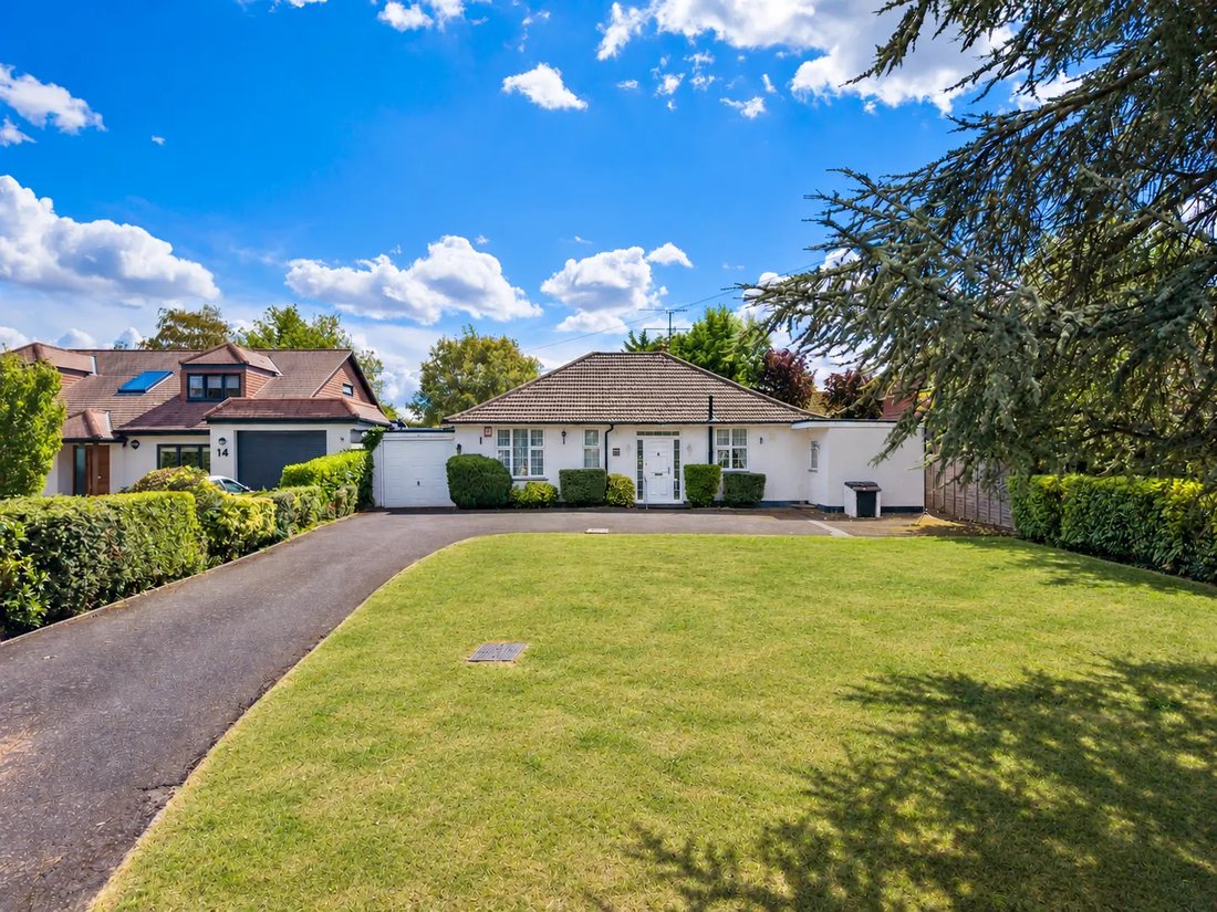 Bungalow in Great Bookham, England 3 - 18801031