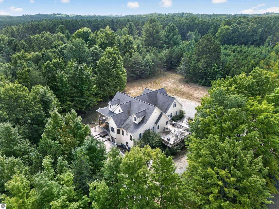 House in Williamsburg, Michigan, United States 1 - 18636034