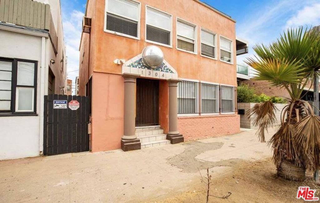Los Angeles, California, United States 3 - 18893095