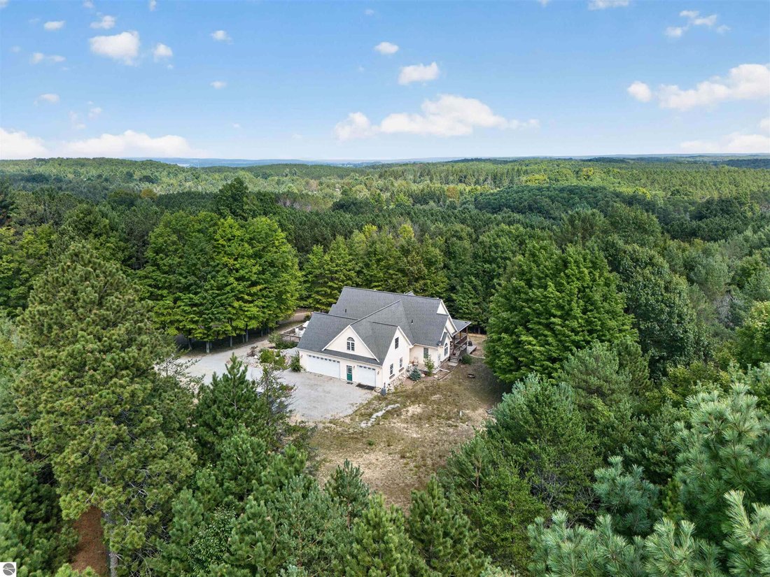 House in Williamsburg, Michigan, United States 3 - 18636034