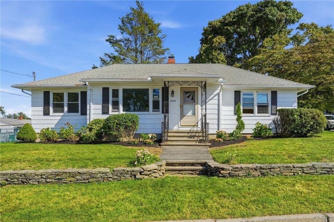 House in Cranston, Rhode Island, United States 1 - 18893384