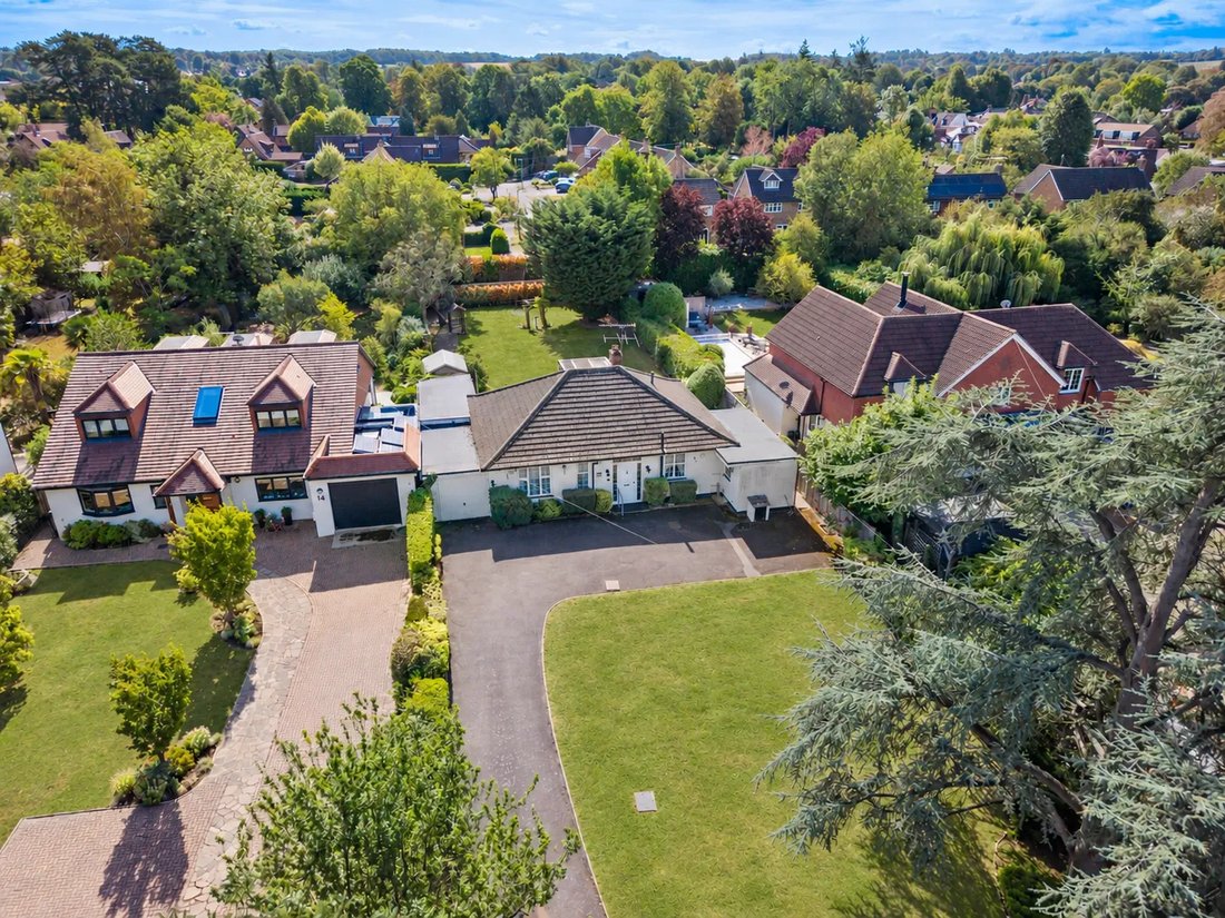 Bungalow in Great Bookham, England 1 - 18801031