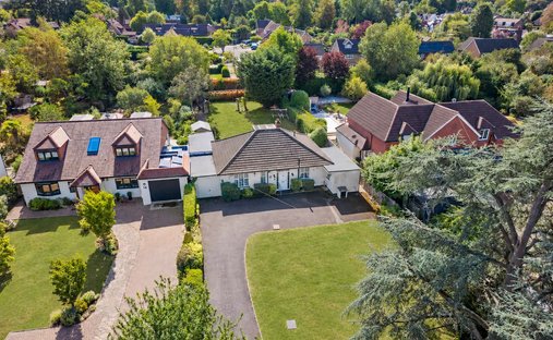 Bungalow in Great Bookham, England 1