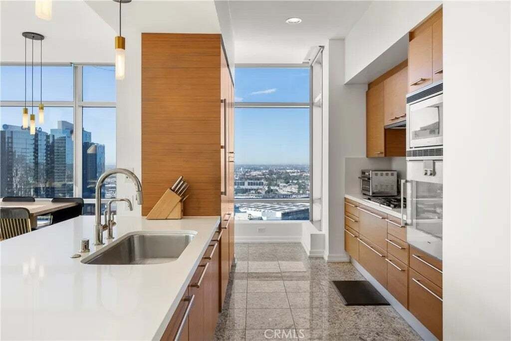 Condo in Los Angeles, California, United States 5 - 18893919