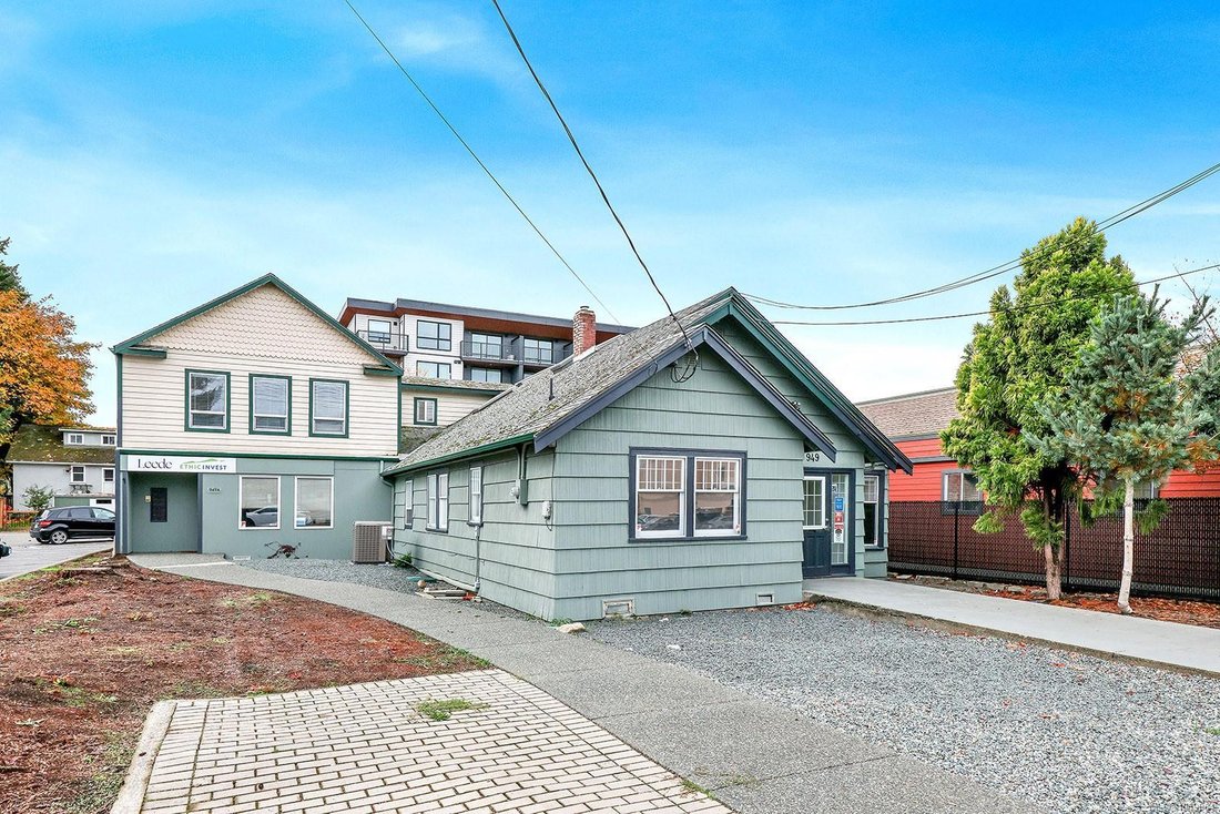 Courtenay, British Columbia, Canada 1 - 18894293