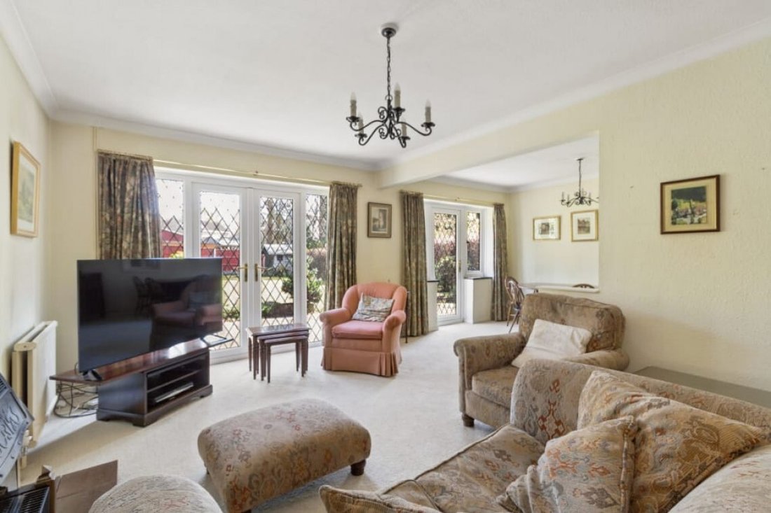 House in Farnham Royal, England 2 - 17669934
