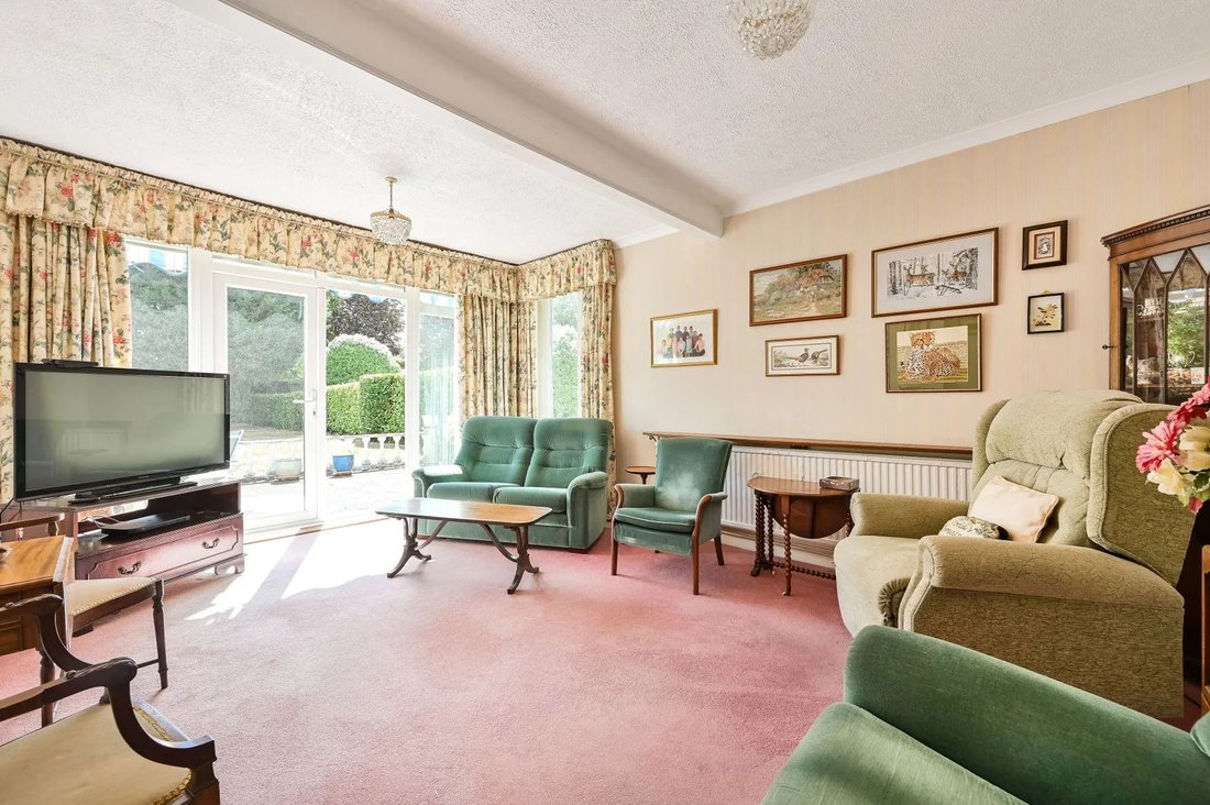 Bungalow in Great Bookham, England 5 - 18801031