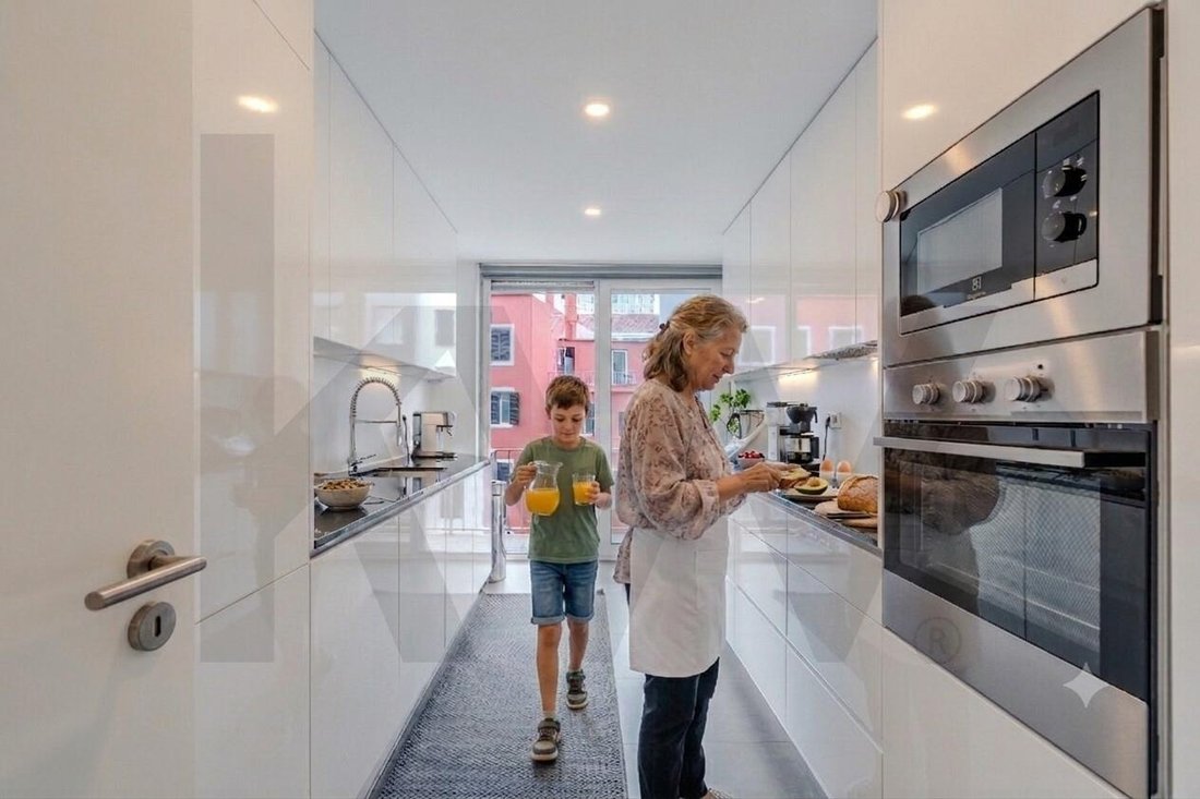 Apartment in Campolide, Lisbon, Portugal 2 - 17937635