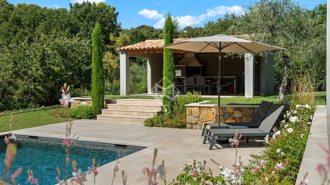 Villa in Le Rouret, Provence-Alpes-Côte d'Azur, Frankreich 2 - 18893853