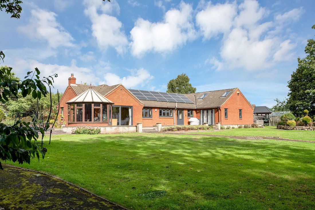Bungalow in Newbold Coleorton, Coalville, England 2 - 18894005