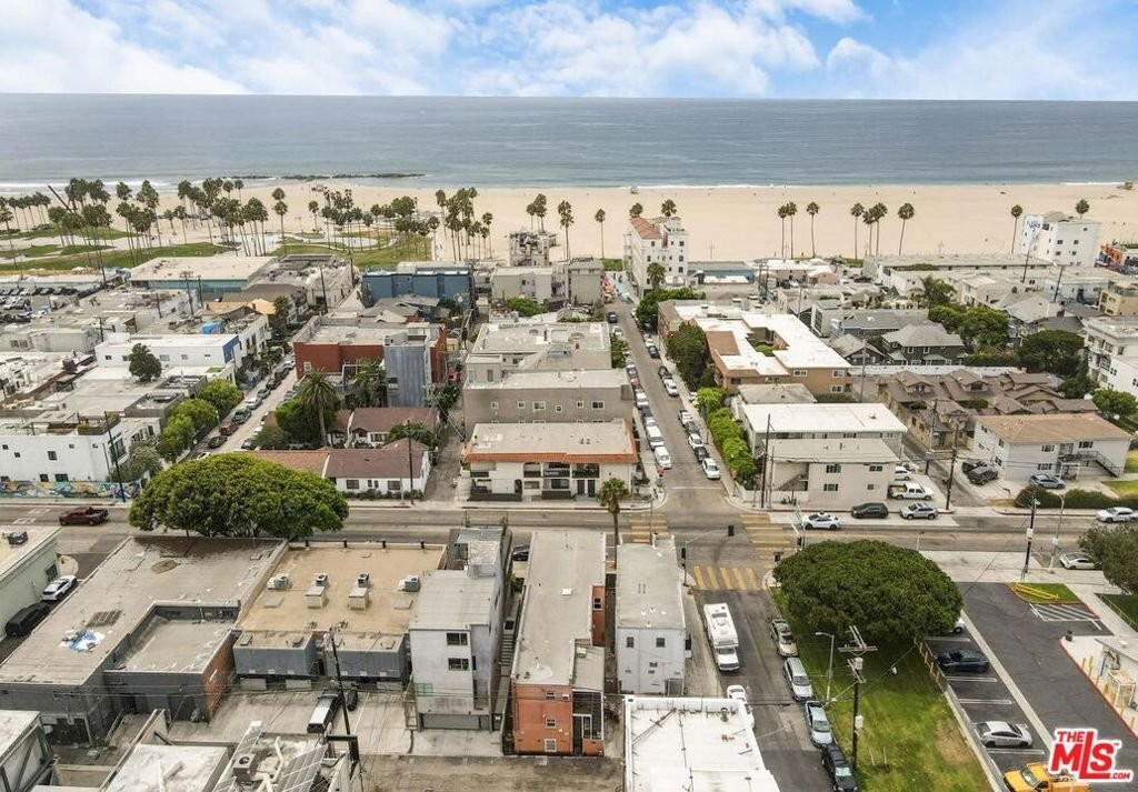 Los Angeles, California, United States 1 - 18893095