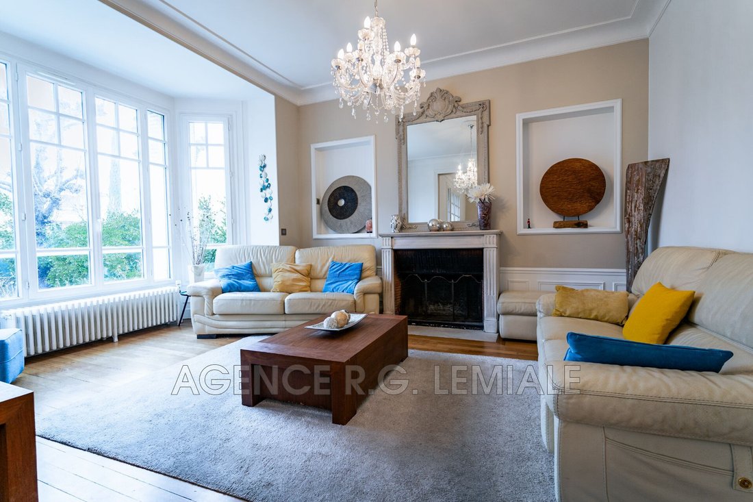 Villa in Chateau, Maisons-Laffitte, France 2 - 17097322