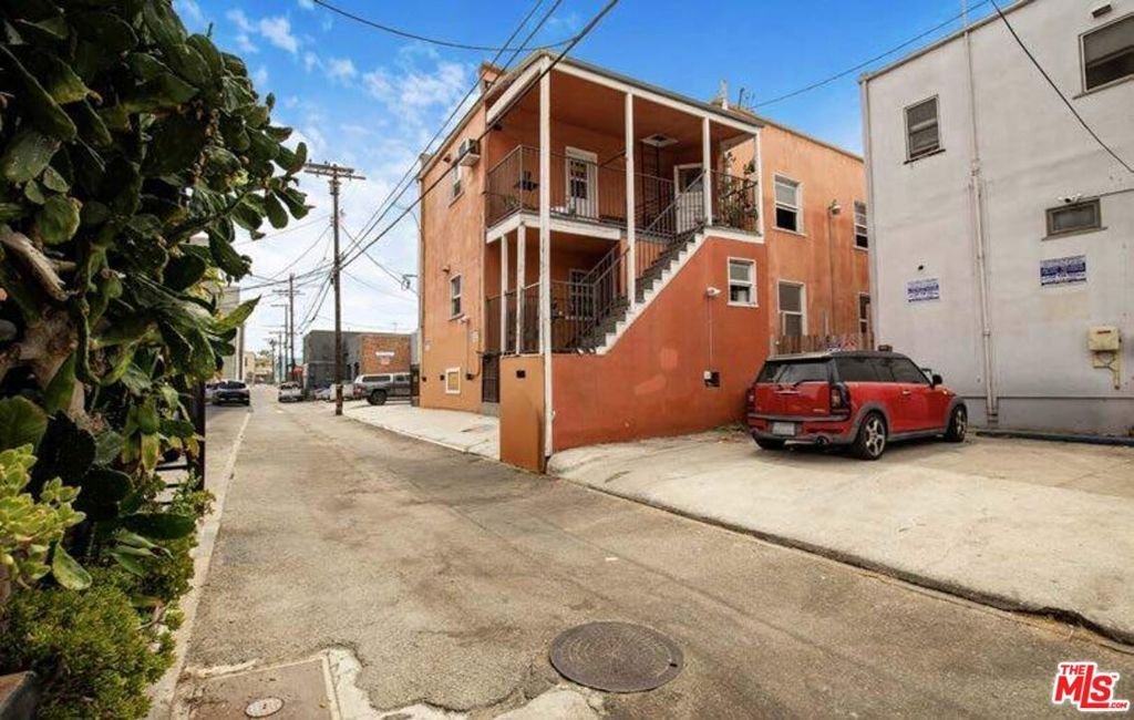 Los Angeles, California, United States 4 - 18893095