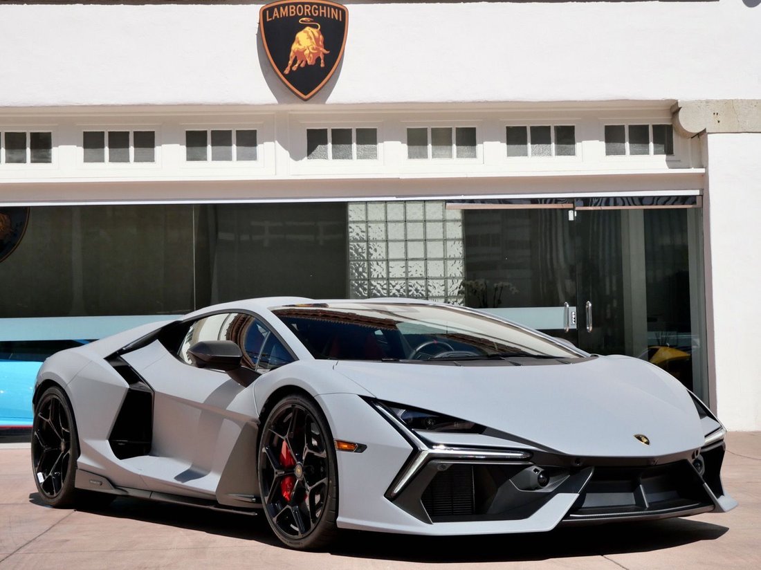 Coupe in Beverly Hills, CA, United States 1 - 18894472