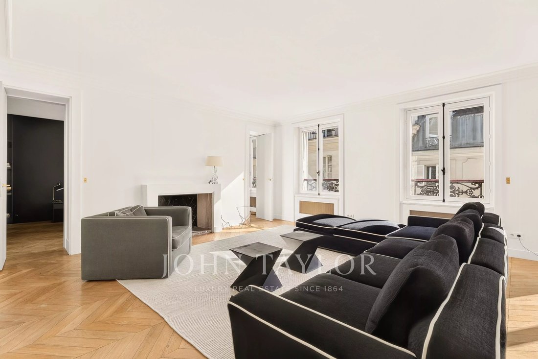 Apartment in Saint Thomas d'Aquin, Paris 7e Arrondissement, Paris 4 - 18509889