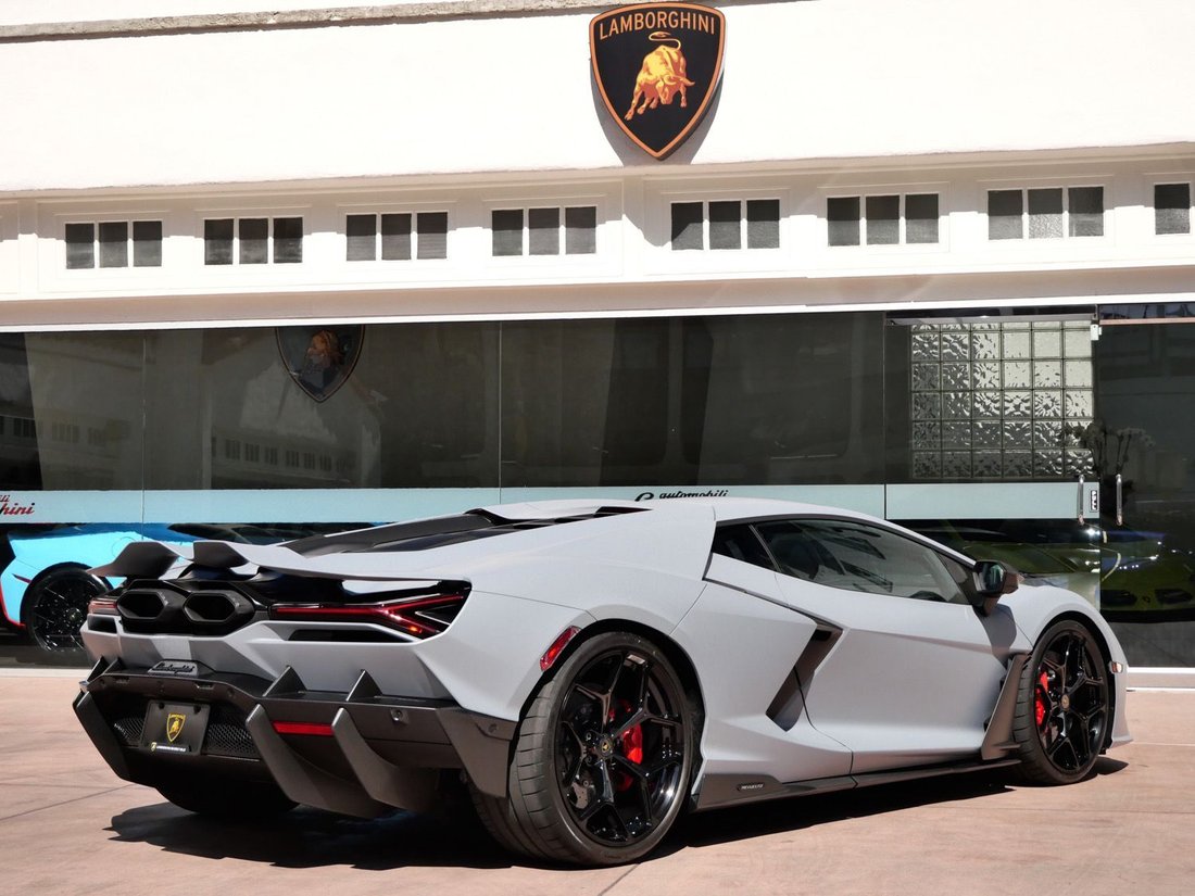 Coupe in Beverly Hills, CA, United States 3 - 18894472
