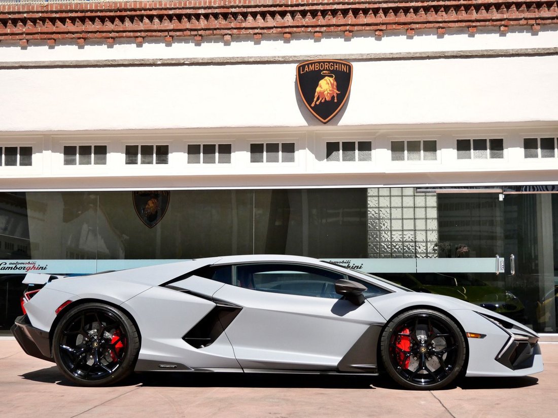 Coupe in Beverly Hills, CA, United States 2 - 18894472
